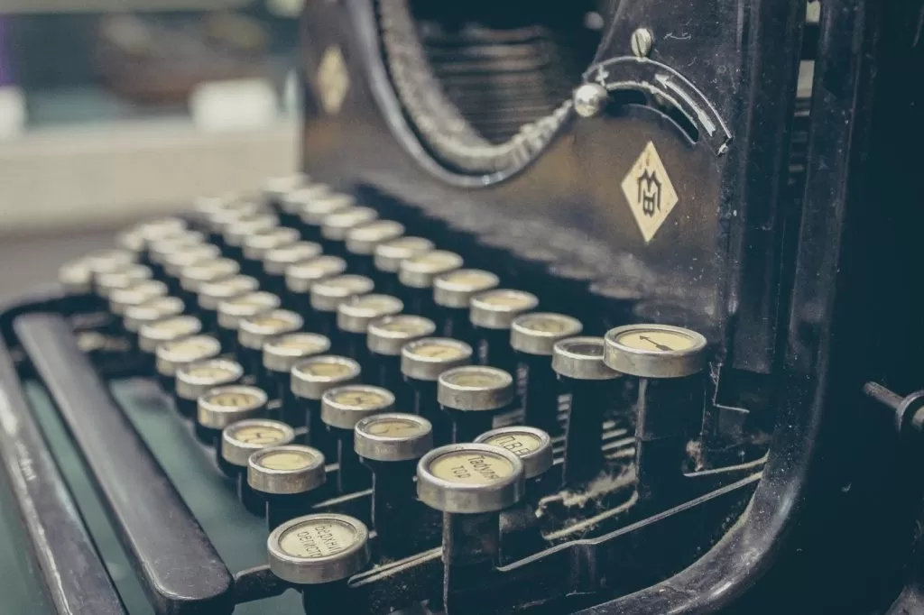 vintage-technology-keyboard-old.jpg